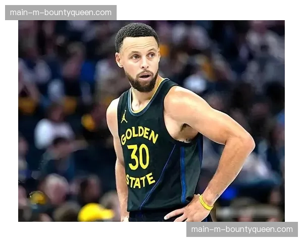 特写:库里超远三分绝平后,格林与对手爆发冲突 特写:库里超远三分绝平后,格林与对手爆发冲突