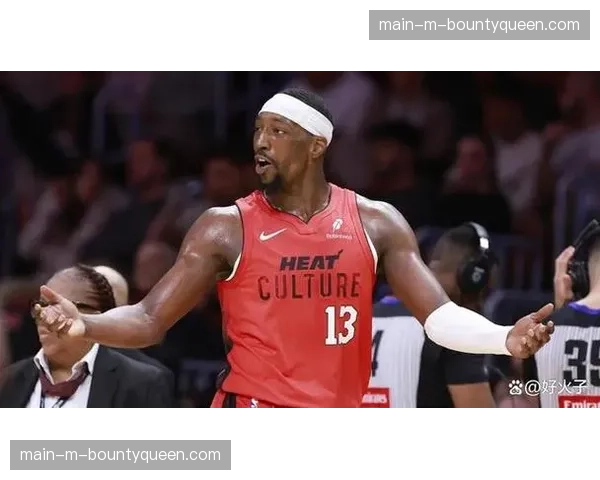 热火队进行封闭训练，据信斯波尔斯特拉教练正在试验无传统中锋的小阵容防守方案