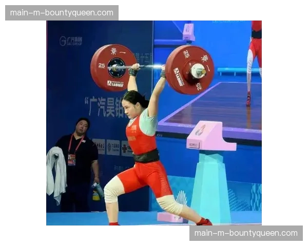 女子76公斤级的“孤独王者”：罗诗芳无悬念夺冠背后的训练日常